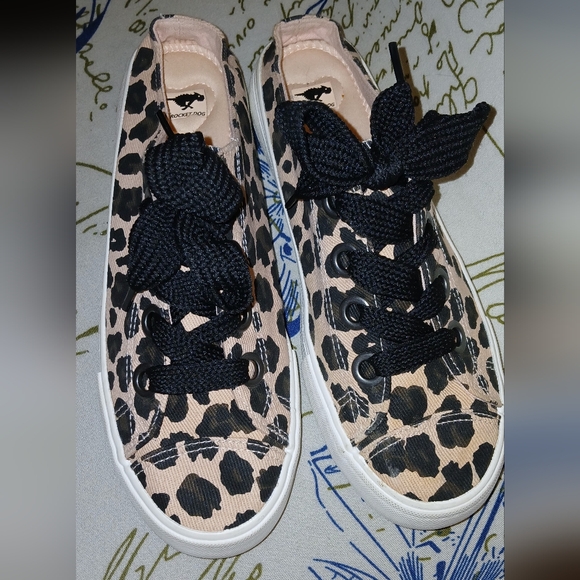 RocketDog pink leopard print sneakers. - Picture 2 of 4